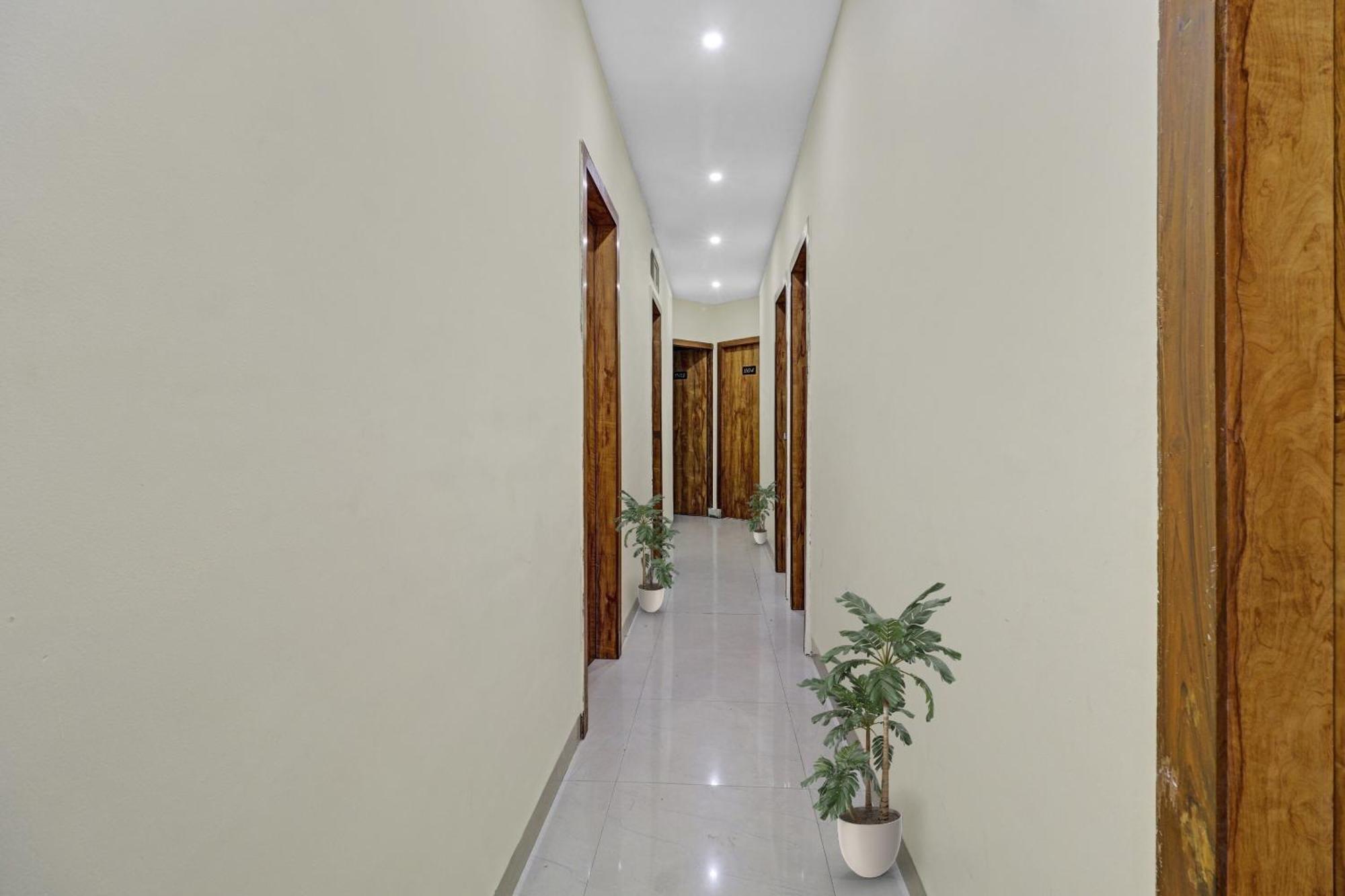 Hotel O The Mumbai Inn Near Chhatrapati Shivaji International Airport Exterior foto
