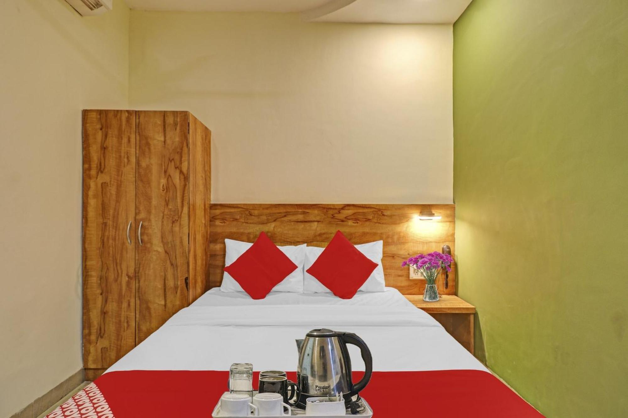 Hotel O The Mumbai Inn Near Chhatrapati Shivaji International Airport Exterior foto